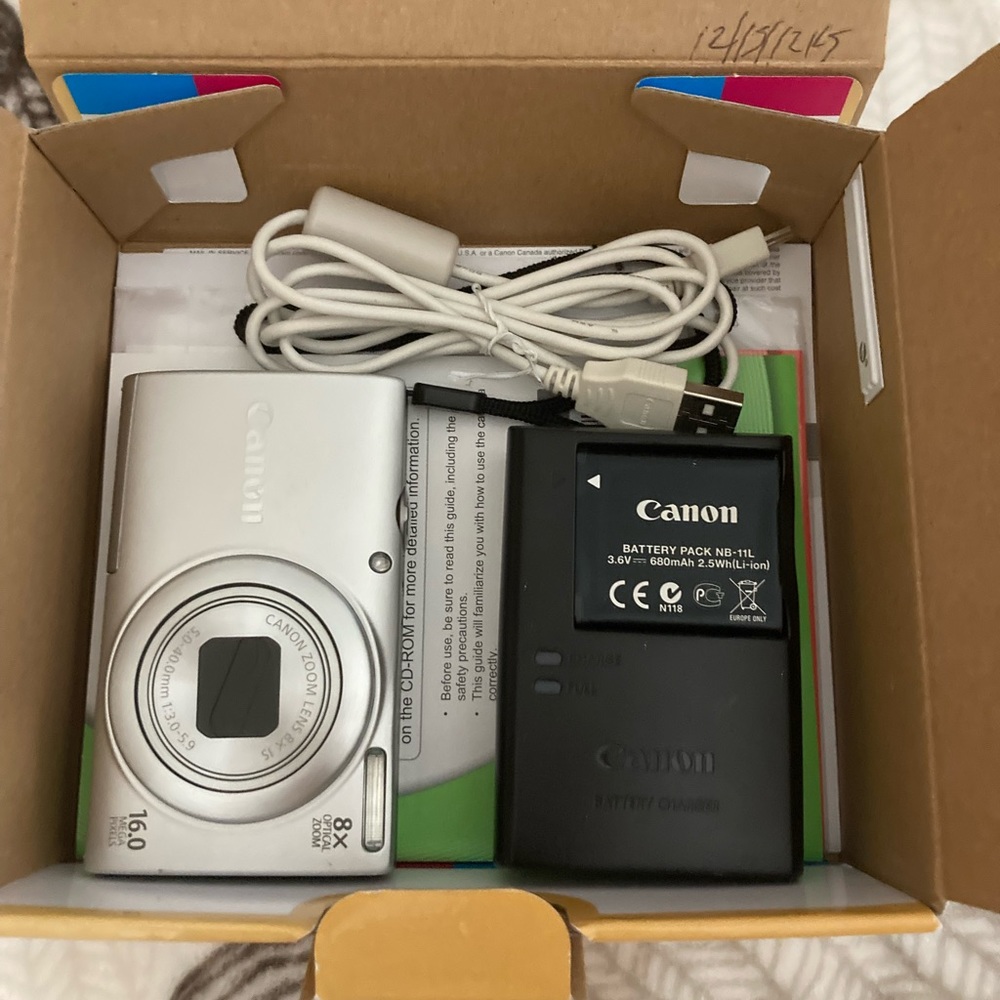 Powershot A4000 lS camera